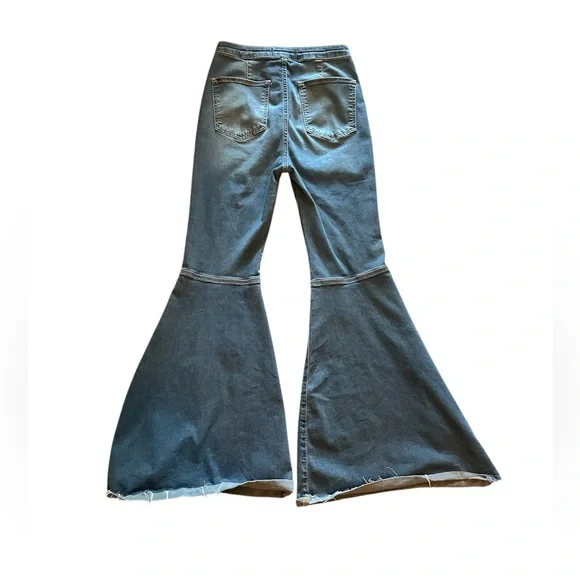 We The Free People Just Float On Flare Jeans - Picture 2 of 3